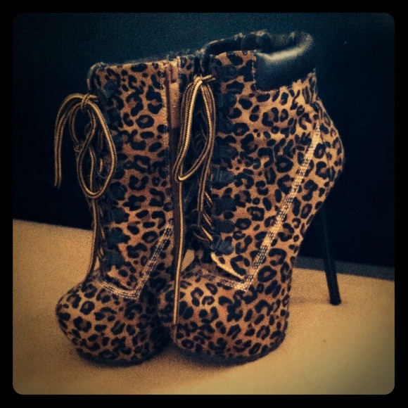 ‼️REDUCED‼️Leopard platform boot ❤️❤️❤️