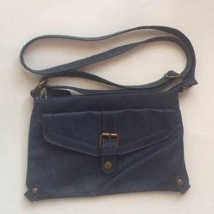 AE crossbody