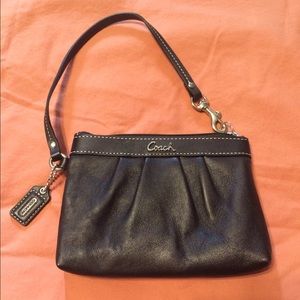 ‼️ FLASH SALE ‼️Coach Leather Wristlet