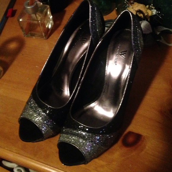 Sliver and black pumps•will take best offer•