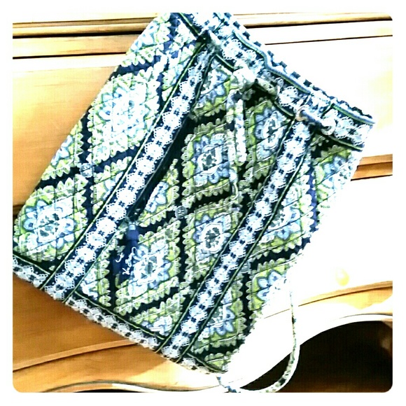 VERA BRADLEY SLING BAG