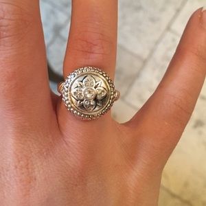Ring with flower in the middle