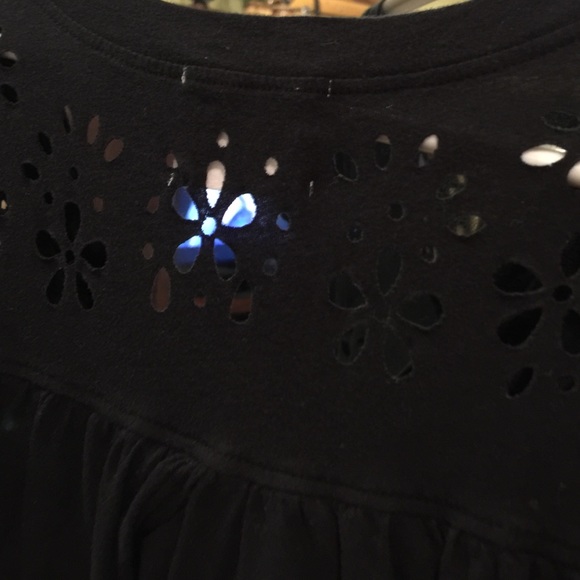 Not your basic black tee - Picture 3 of 3