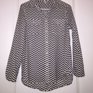 Black and white chevron American Eagle button up