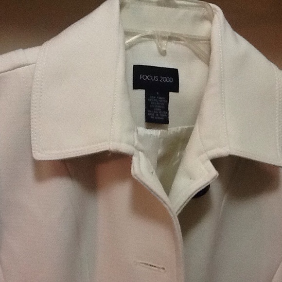 Off white lady's jacket - Picture 1 of 3