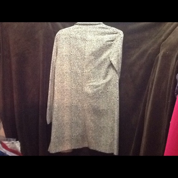Med length coat..cheetah design - Picture 3 of 4