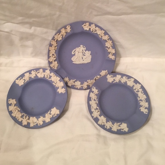 Wedgwood Other - Set of three Wedgewood ashtrays made in England
