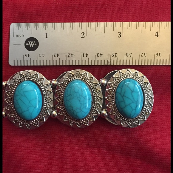 🌵 70's Big & Chunky Turquoise Bracelet 🌻 - Picture 2 of 3