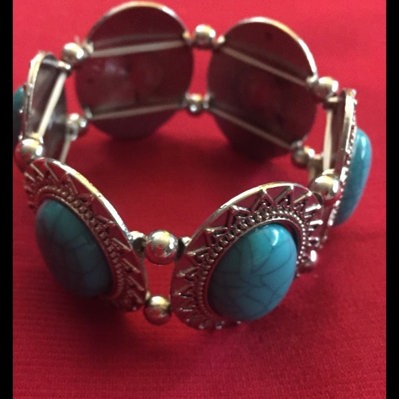 🌵 70's Big & Chunky Turquoise Bracelet 🌻 - Picture 3 of 3