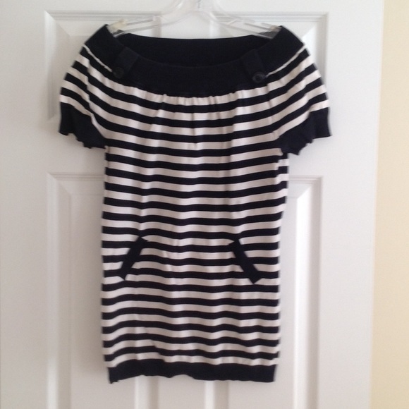 Short sleeve sweater