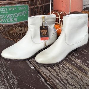 // FINAL SALE: Cream Booties //