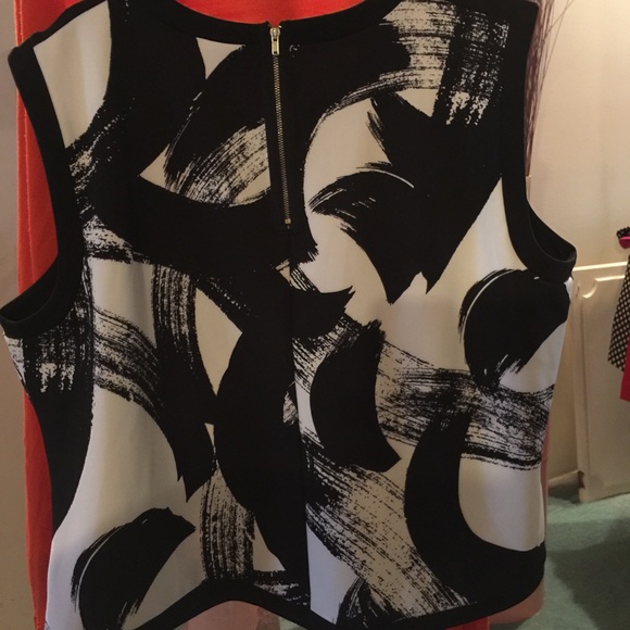 ❤️WEEKEND SALE PRICE❤️Sleeveless top - Picture 2 of 3