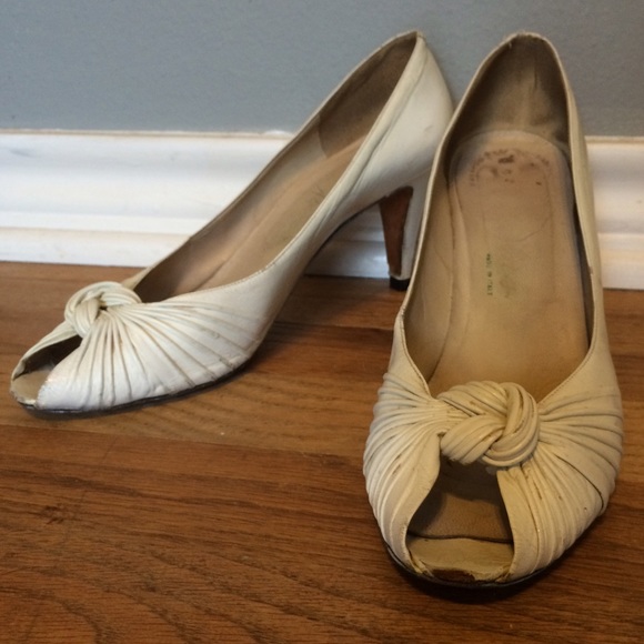 💎Vintage peep-toe leather stilletos💎
