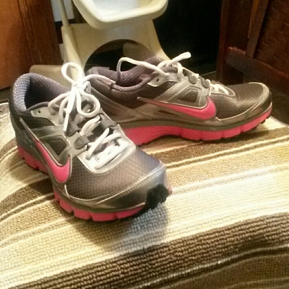 Nike tennis shoes
