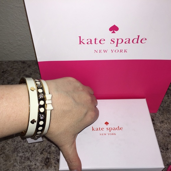 Take 25-40% off 💖 Kate Spade White ♠️ Bow Bangle - Picture 2 of 4