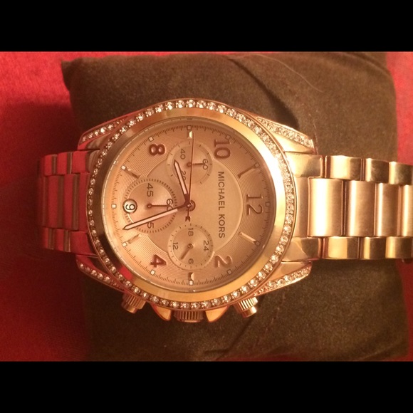 Michael Kors watch. Rose Gold. - Picture 2 of 4