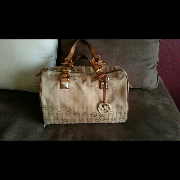 100% Authe MICHAEL KORS Cream and Tan Tote Handbag