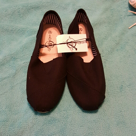Black slip on comfortable shoes - Picture 2 of 4