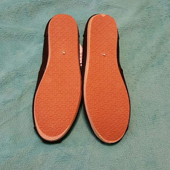 Black slip on comfortable shoes - Picture 3 of 4