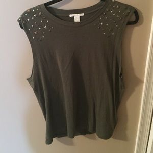 Army green sleeveless shirt