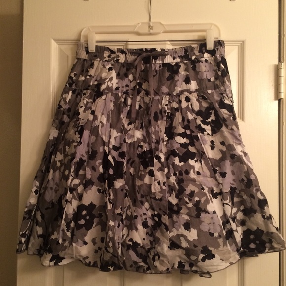 Old Navy black and white knee length skirt
