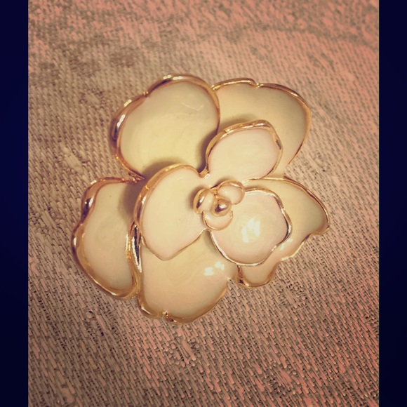 The Limited Statement Pearlized Petals Ring