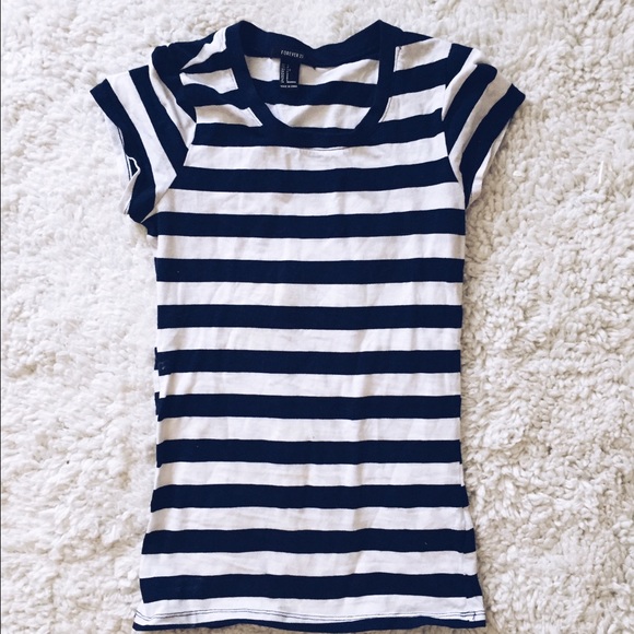 Cute stripped sailors top.