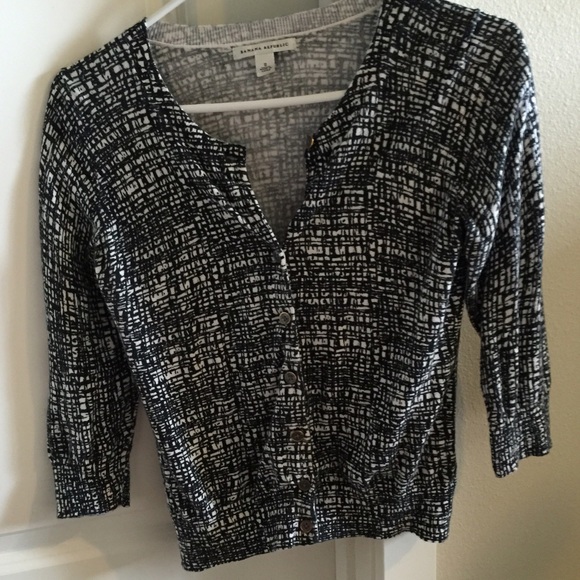 Banana Republic Short Buttoned Cardigan