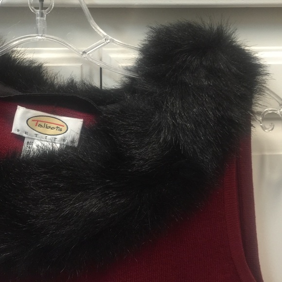 Sweater tank top with removable fur trim - Picture 2 of 4