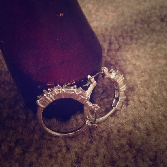 Hoop Earring - Picture 1 of 4