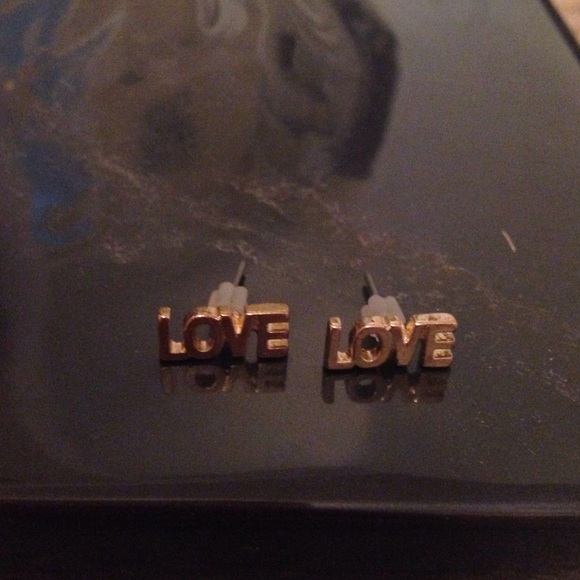 Bundle of earring. - Picture 2 of 4