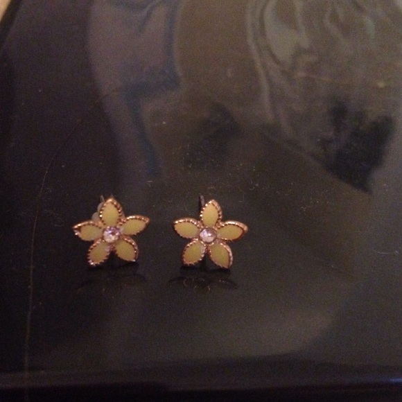 Bundle of earring. - Picture 4 of 4