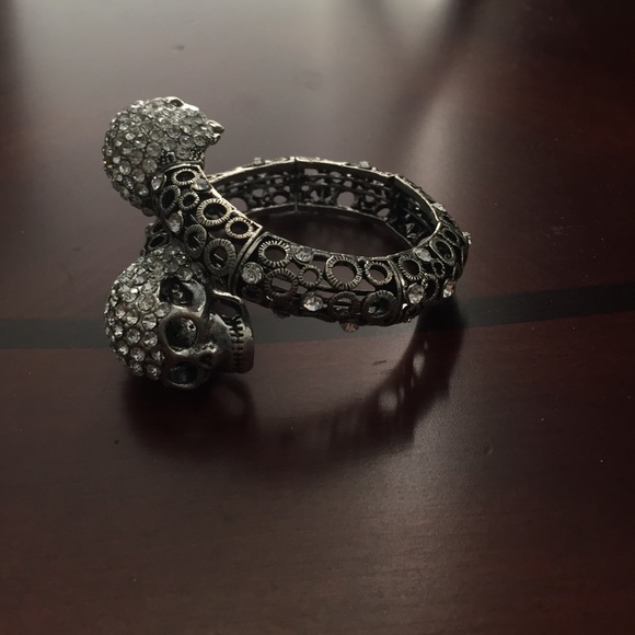 Skull bracelet