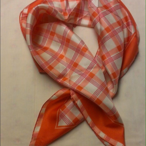 Echo plaid scarf