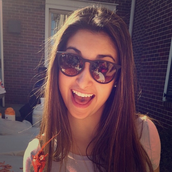 Meet your Posher, Melissa - Picture 1 of 1