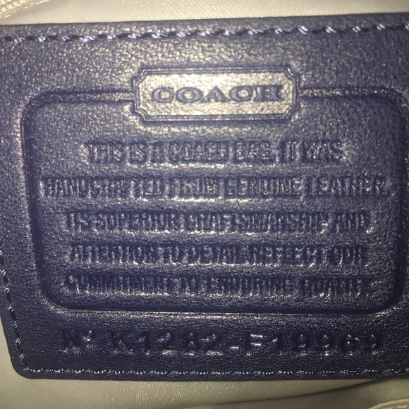 🎀💖Host Pick!💖🎀 1/9/16 Coach handbag - Picture 2 of 4