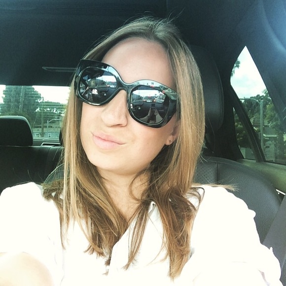 Meet your Posher, Nicole - Picture 3 of 3