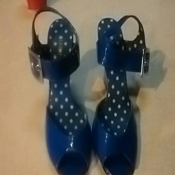Shoes - Picture 1 of 4