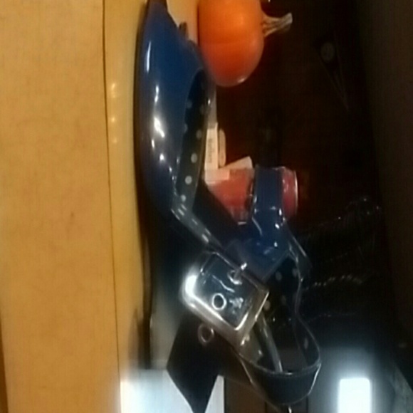 Shoes - Picture 3 of 4