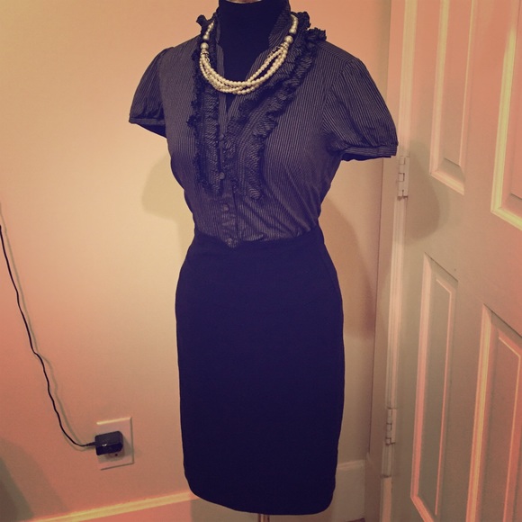 The limited Ruffles collar blouse striped black