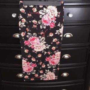NEW WITH TAGS- EXPRESS FLORAL PRINT SKIRT