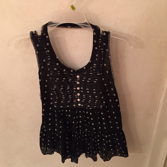 A cute black top