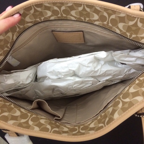 COACH Zip Tote - Picture 3 of 4