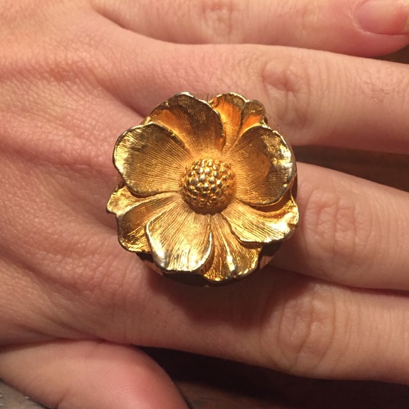 Gold flower ring