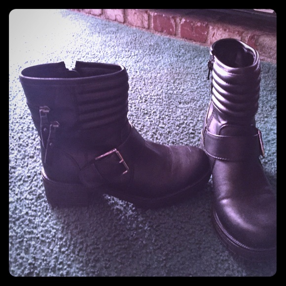 Black size 6 Moto boots Perfect condition!