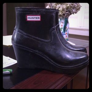 Size 10 wedge style hunter boots! Barely worn!!