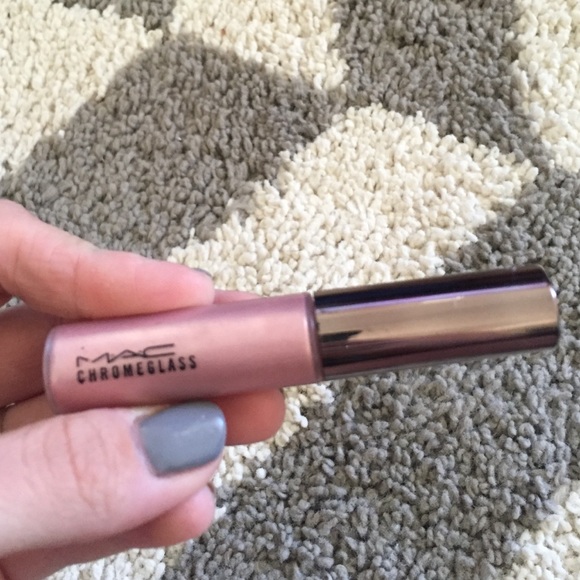 MAC chromaglass lipgloss