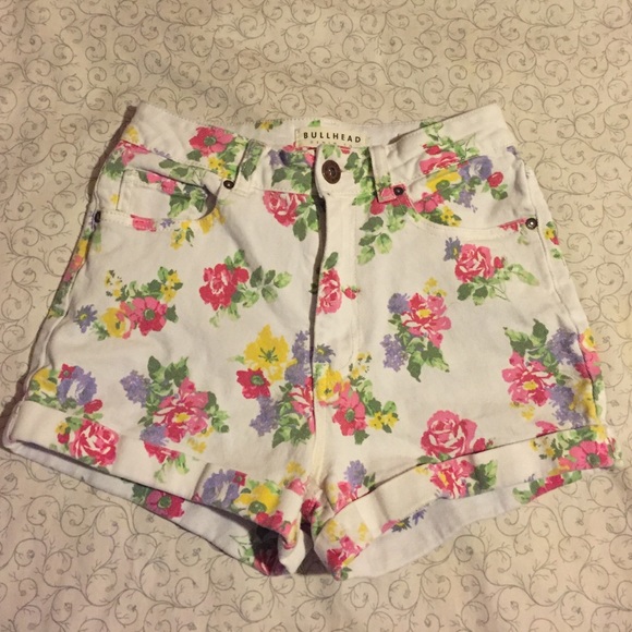 "Mom" high wasted flower shorts🌷🌼🍃🌿