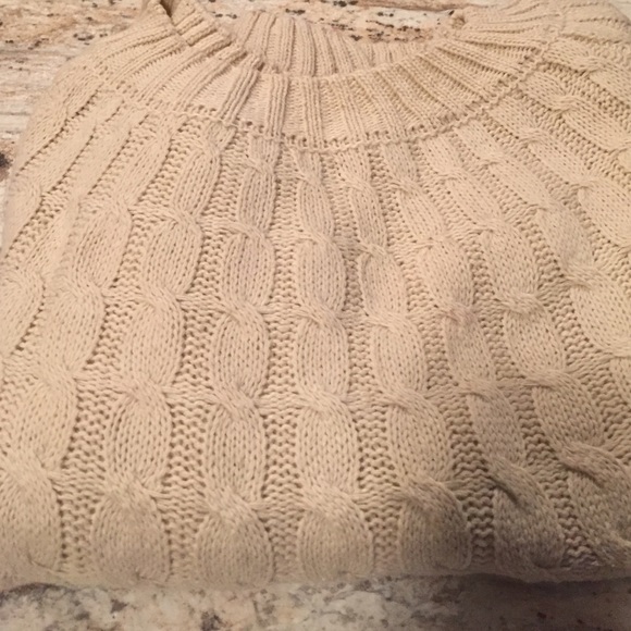 Cream colored Sweater - Picture 1 of 2