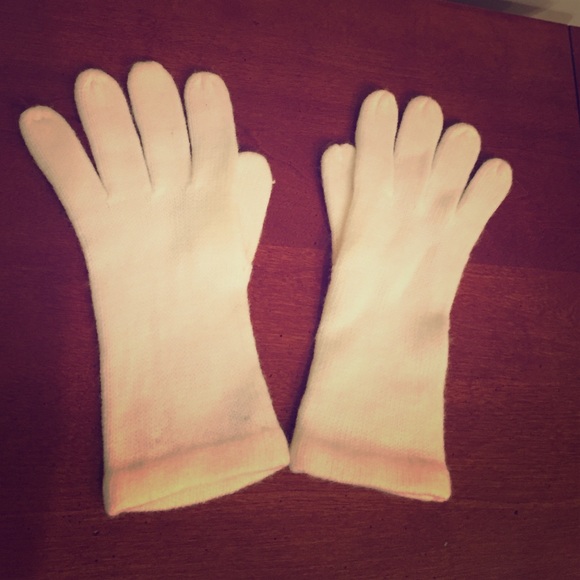 White New York & Company winter gloves NWOT